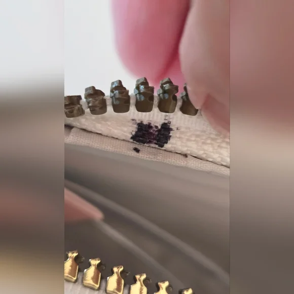 Hello Kitty White and Red Coin Pouch - Picture 3 of 8